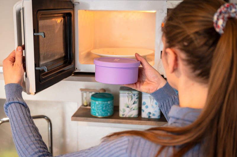 Etape 2  : Mettre la lunchbox 4min30s au micro-ondes pour faire cuire le moelleux salé